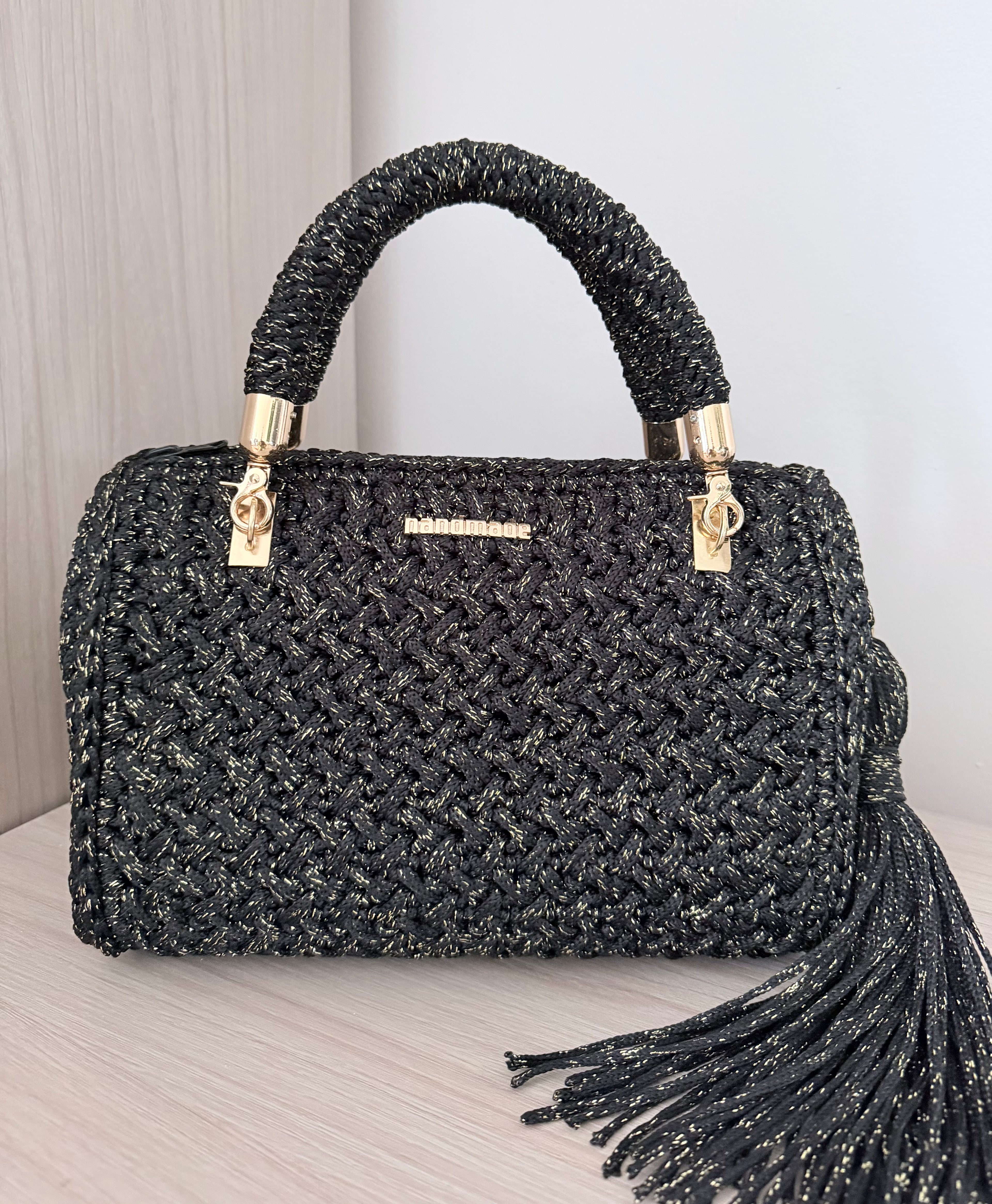 Torebka handmade „Golden Noir” – elegancki kuferek z chwostem