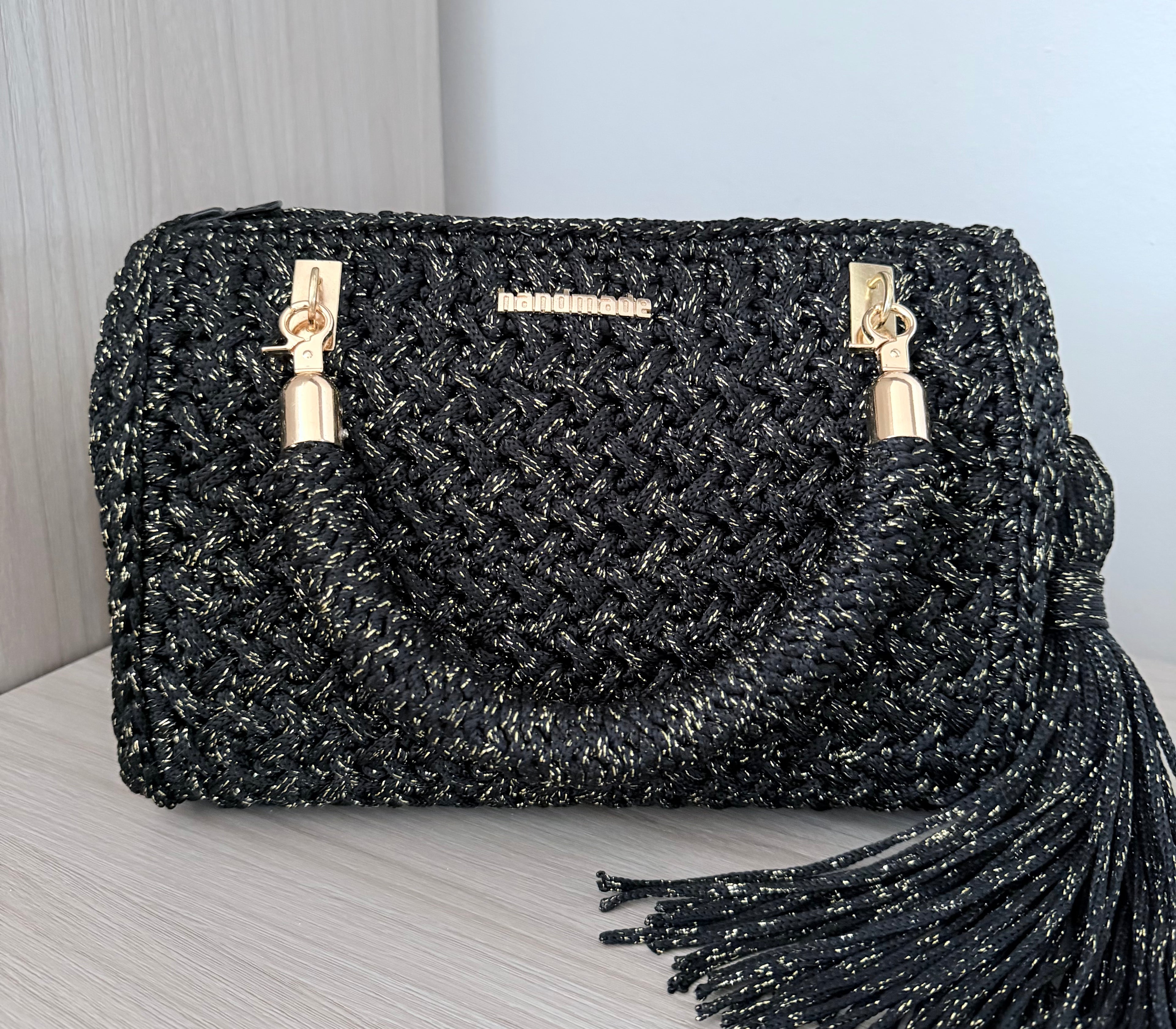Torebka handmade „Golden Noir” – elegancki kuferek z chwostem